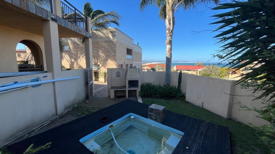 5 Bedroom Property for Sale in Wavecrest Eastern Cape